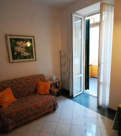 In Via Vittorio Emanuele 34 * Monterosso al Mare